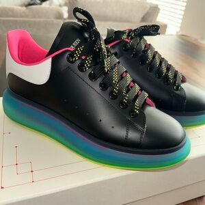 ALEXANDER MCQUEEN OVERSIZED SNEAKERS - AUTHENTIC